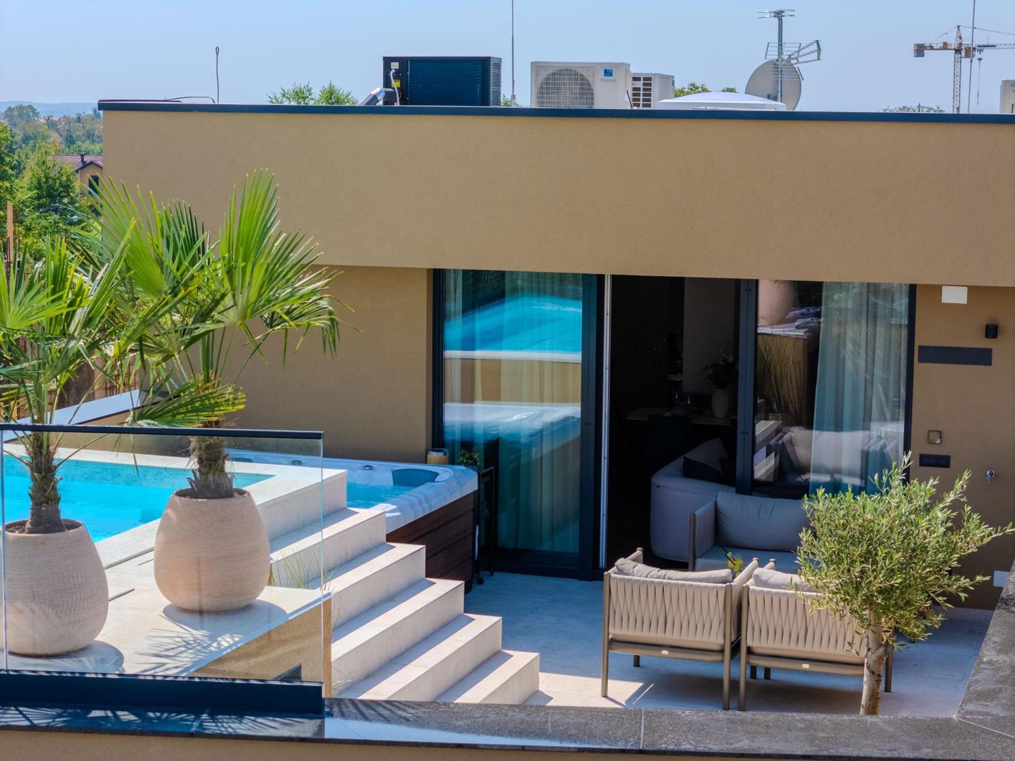 Apartment Emma Platinum With Heated Pool, Jacuzzi And Sauna *